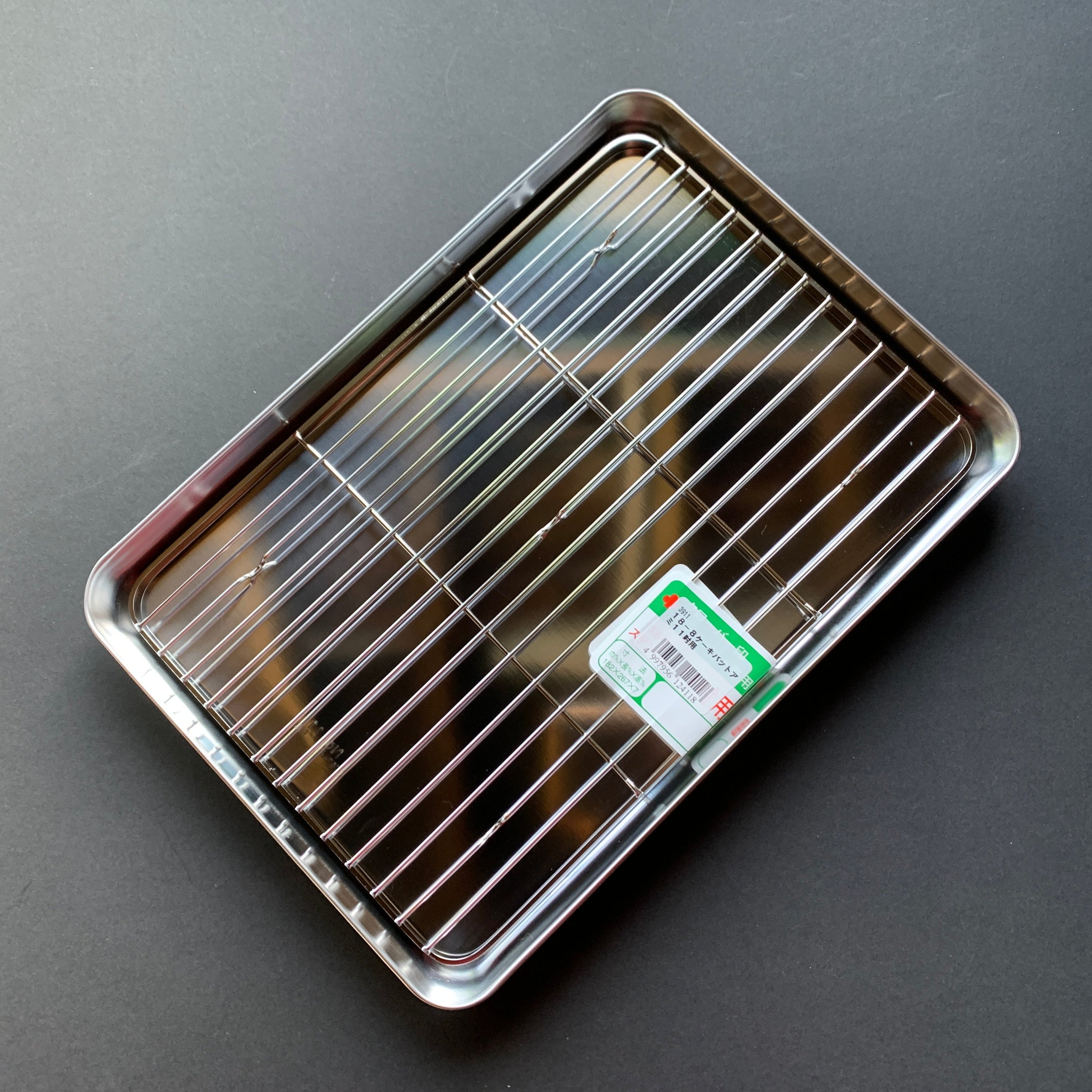 Resting trays with wire rack