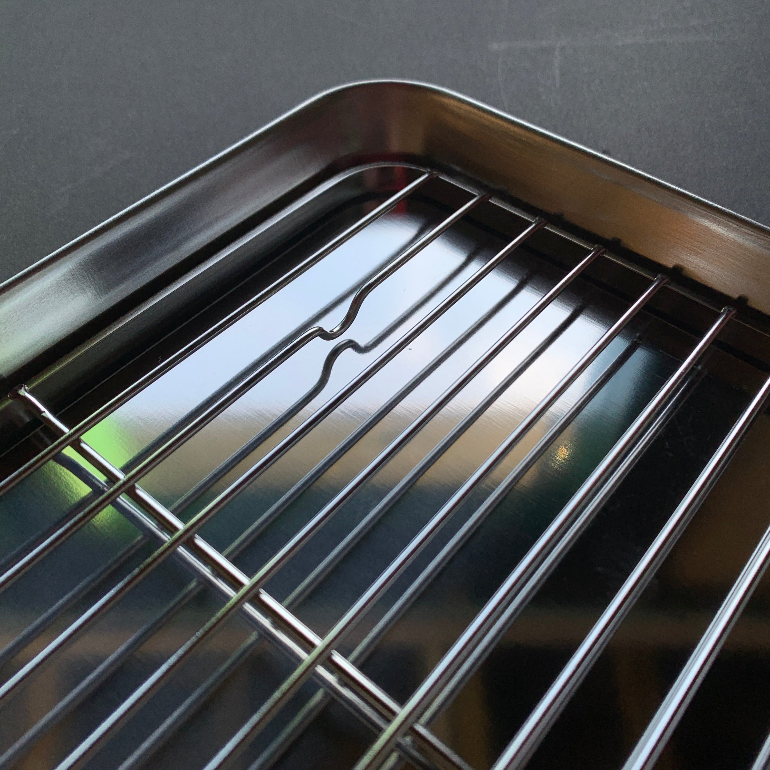 Resting trays with wire rack