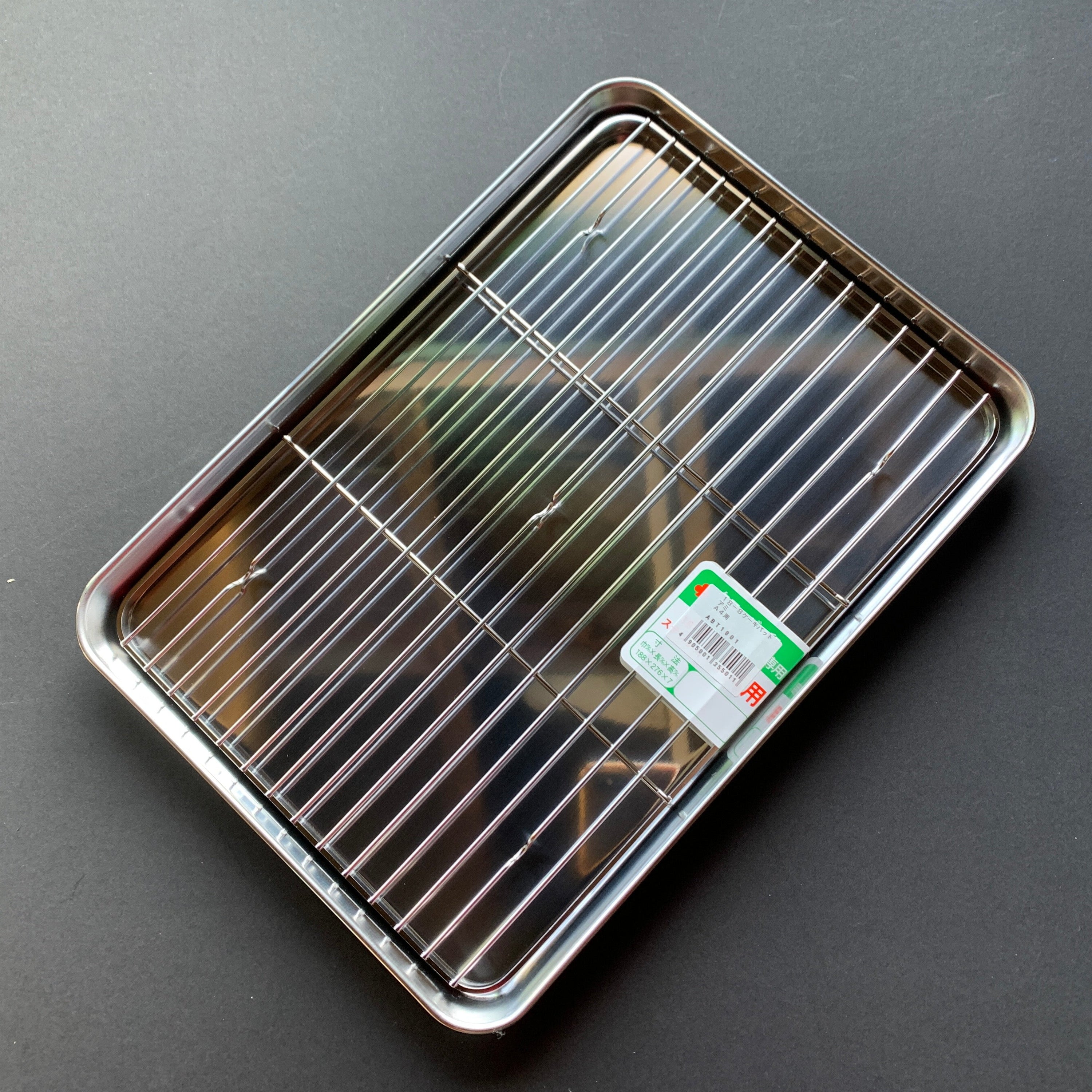 Resting trays with wire rack