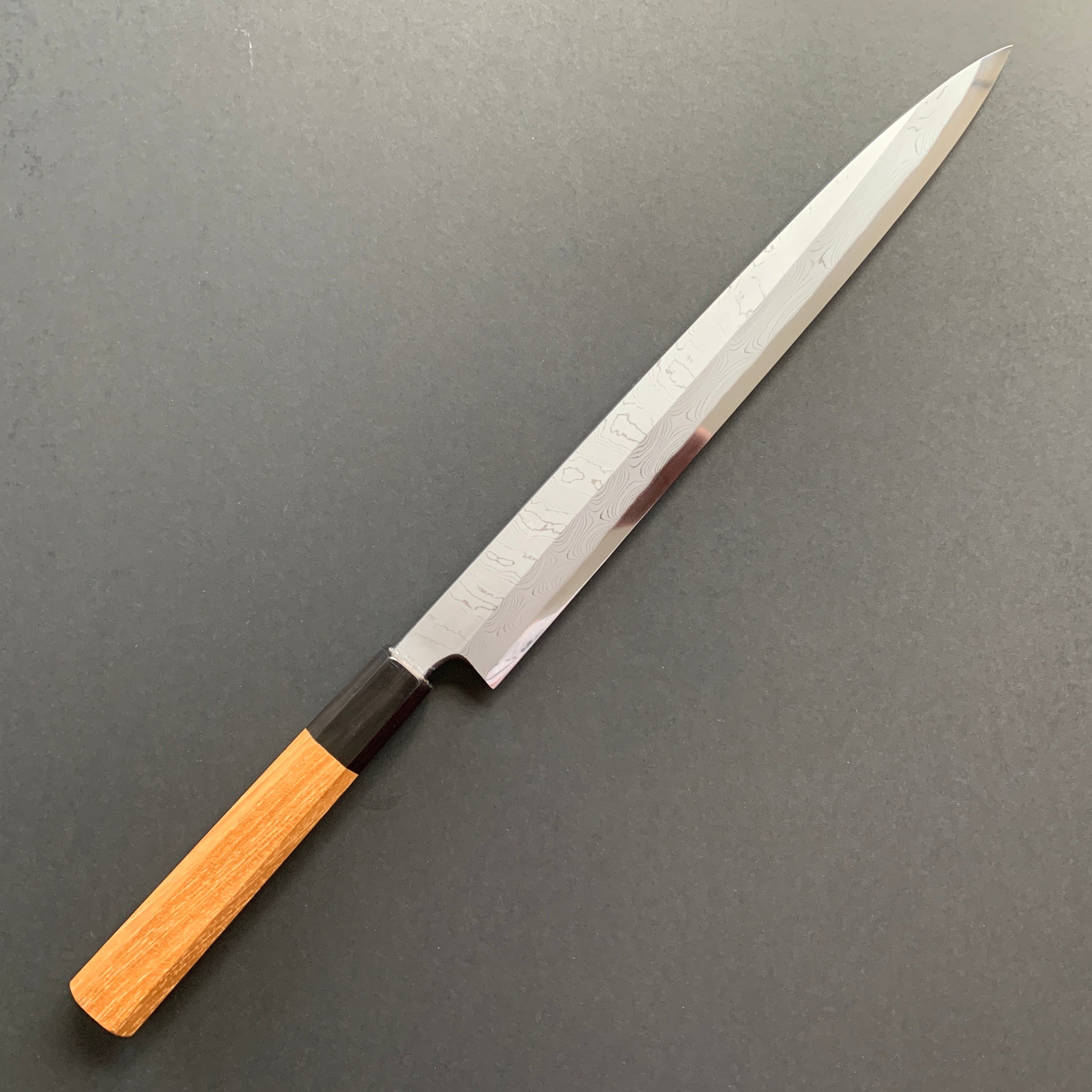 Yanagiba knife, Shirogami 2 Carbon Steel, Damascus finish, Hyomon range - Hatsukokoro