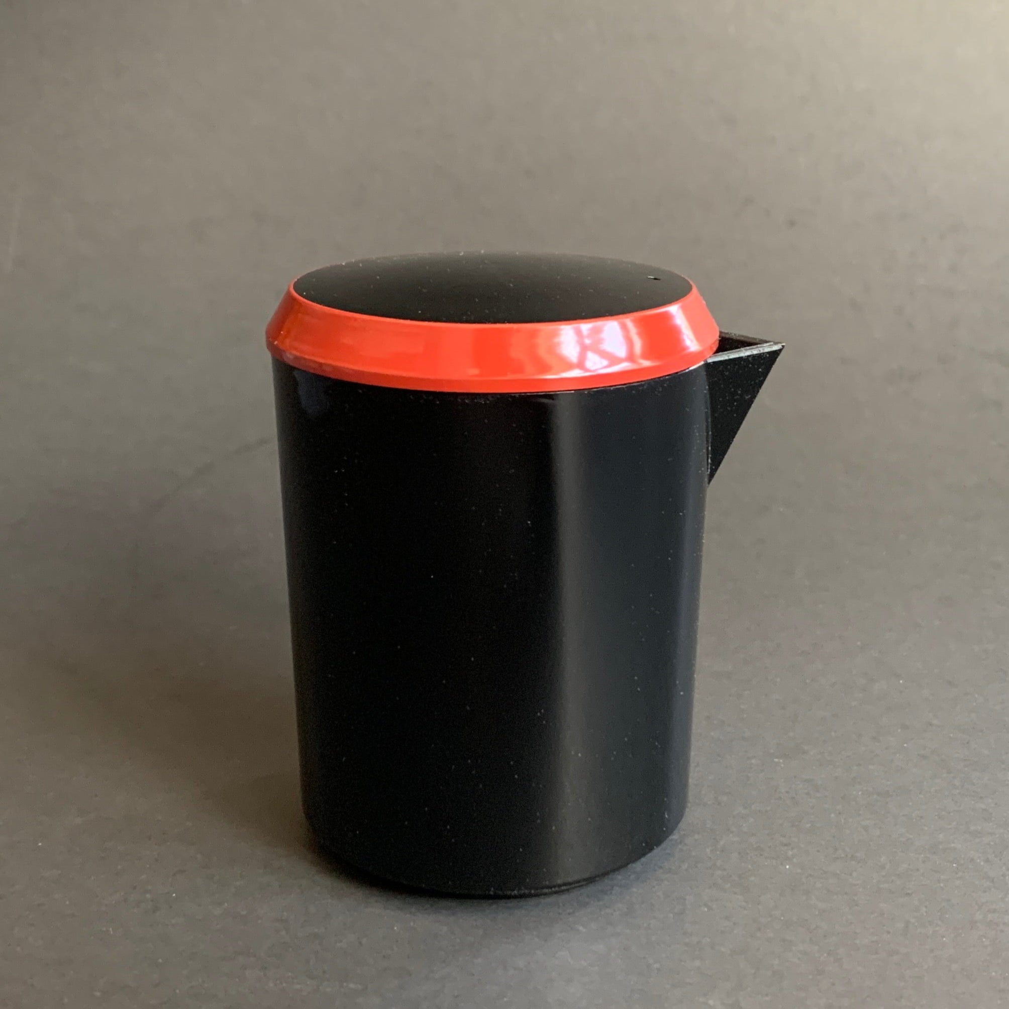 Soy sauce dispenser