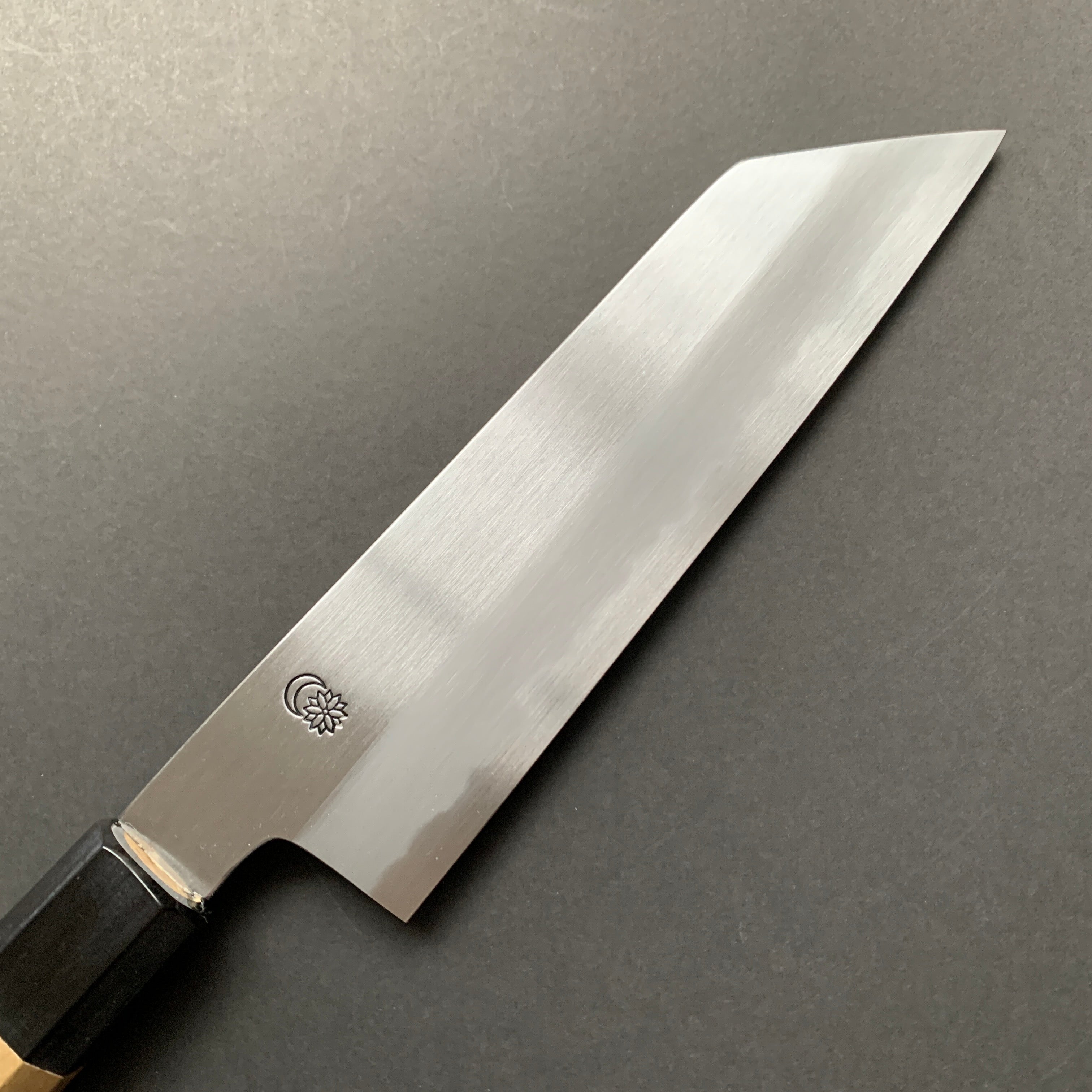 Sakai Kikumori Kiritsuke Santoku Knife, Shirogami 2 with iron