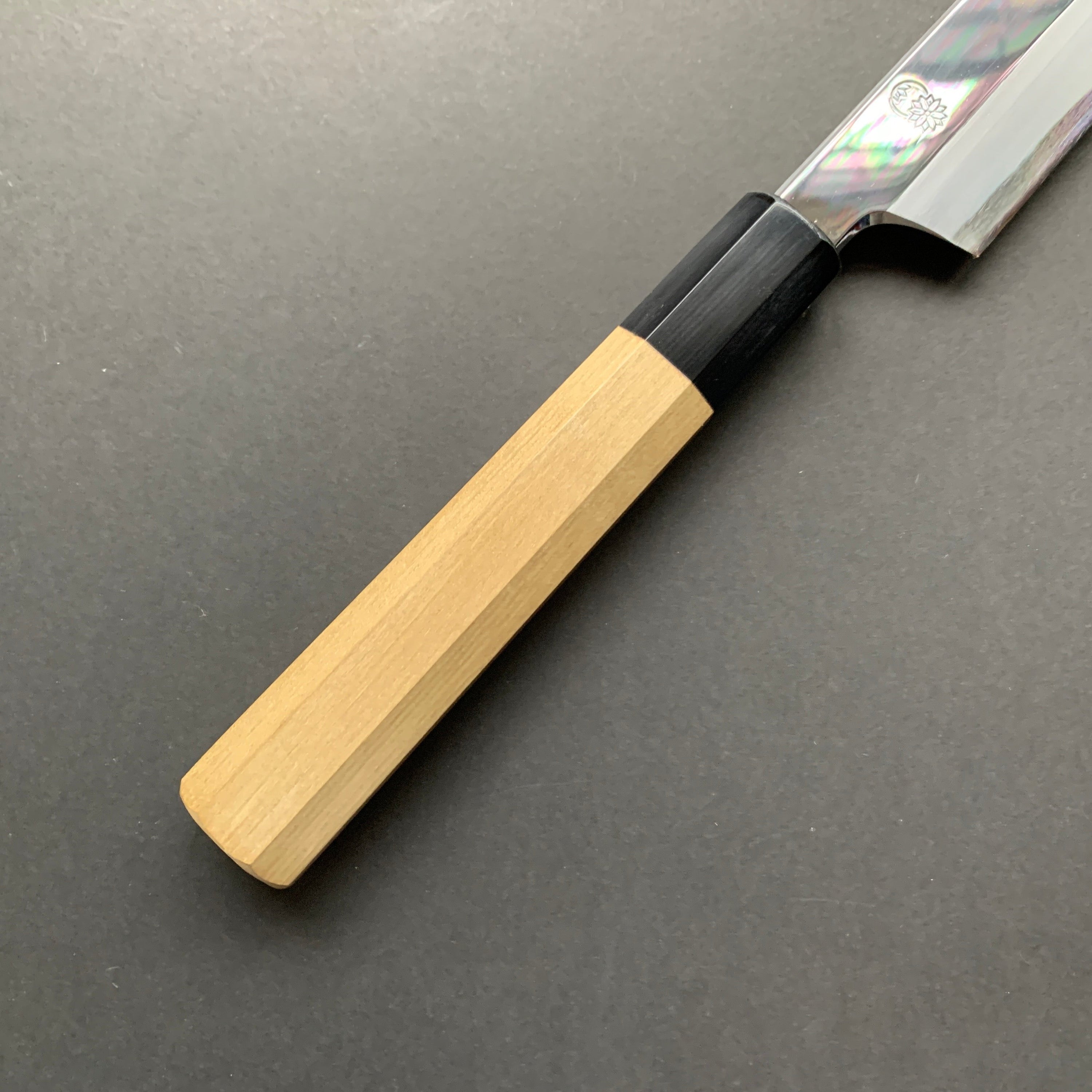 Yanagiba Knife, Shirogami 2 with iron cladding, mirror polished finish, Choyo range - Sakai Kikumori