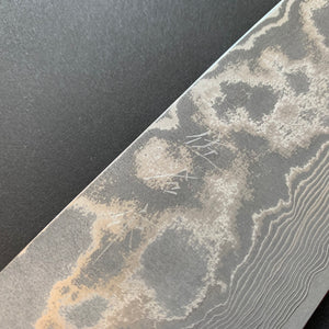 Santoku knife, VG10 Stainless Steel, Damascus finish, Dyed Cow Horn western style handle - Saji