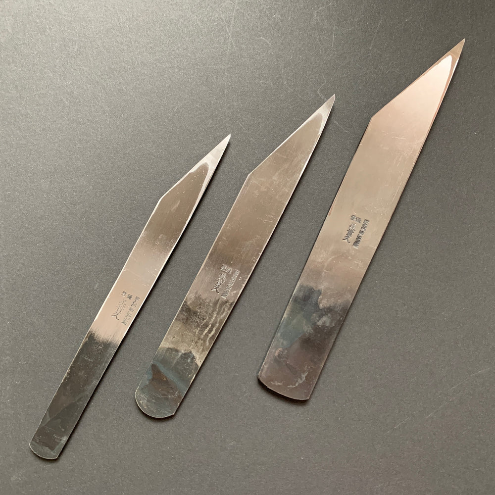 
            
                Load image into Gallery viewer, Kiridashi knife, Aogami carbon steel, kurouchi finish - Ikeuchi
            
        