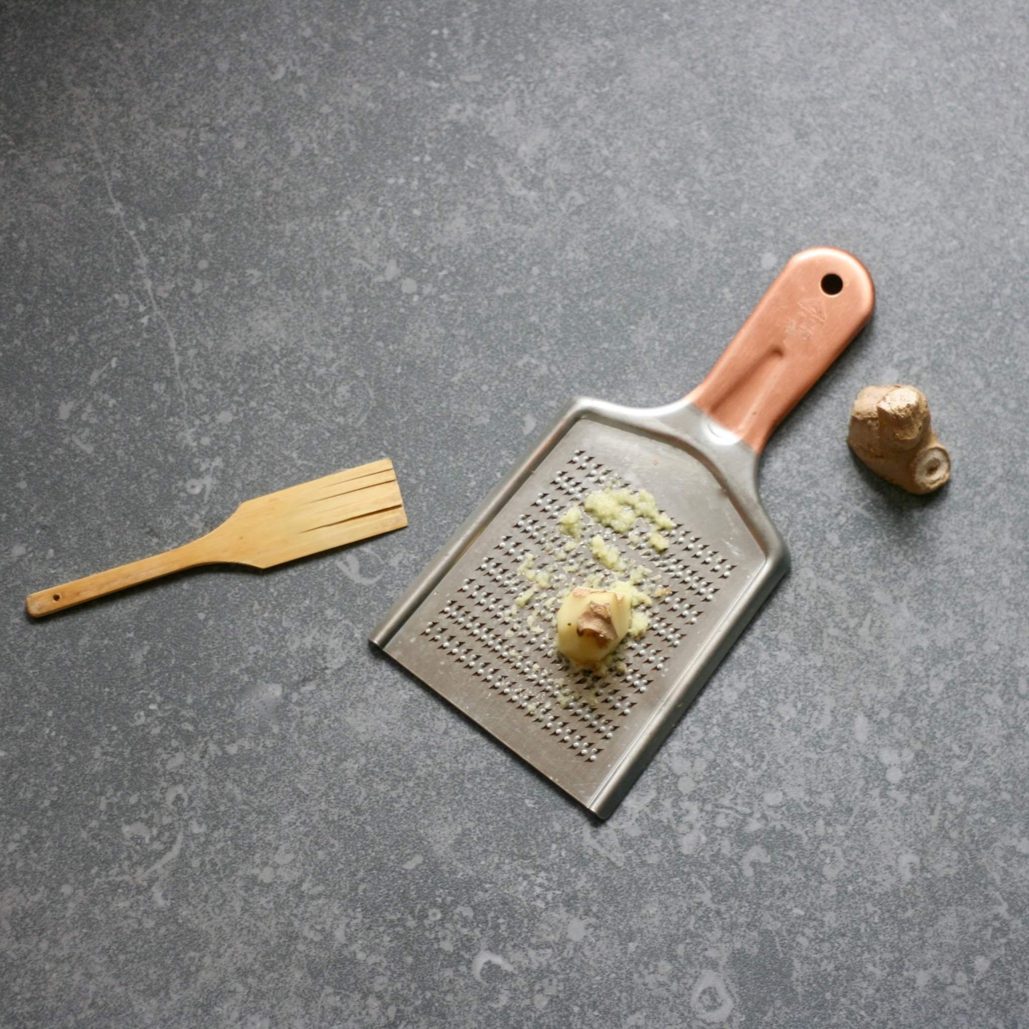 Medium brush for oroshiki grater - bamboo