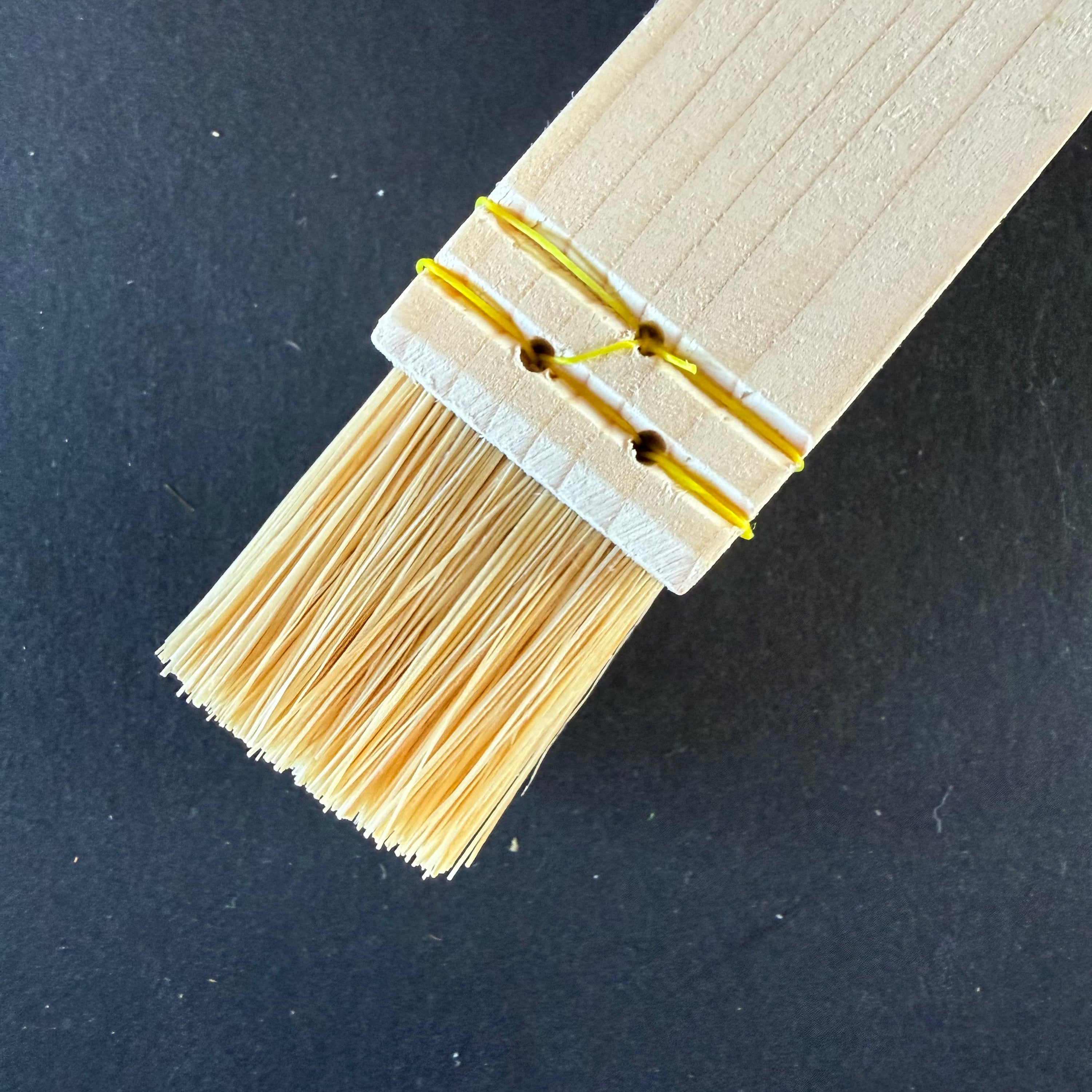 Pakin fibre brush for oroshiki grater - wooden handle