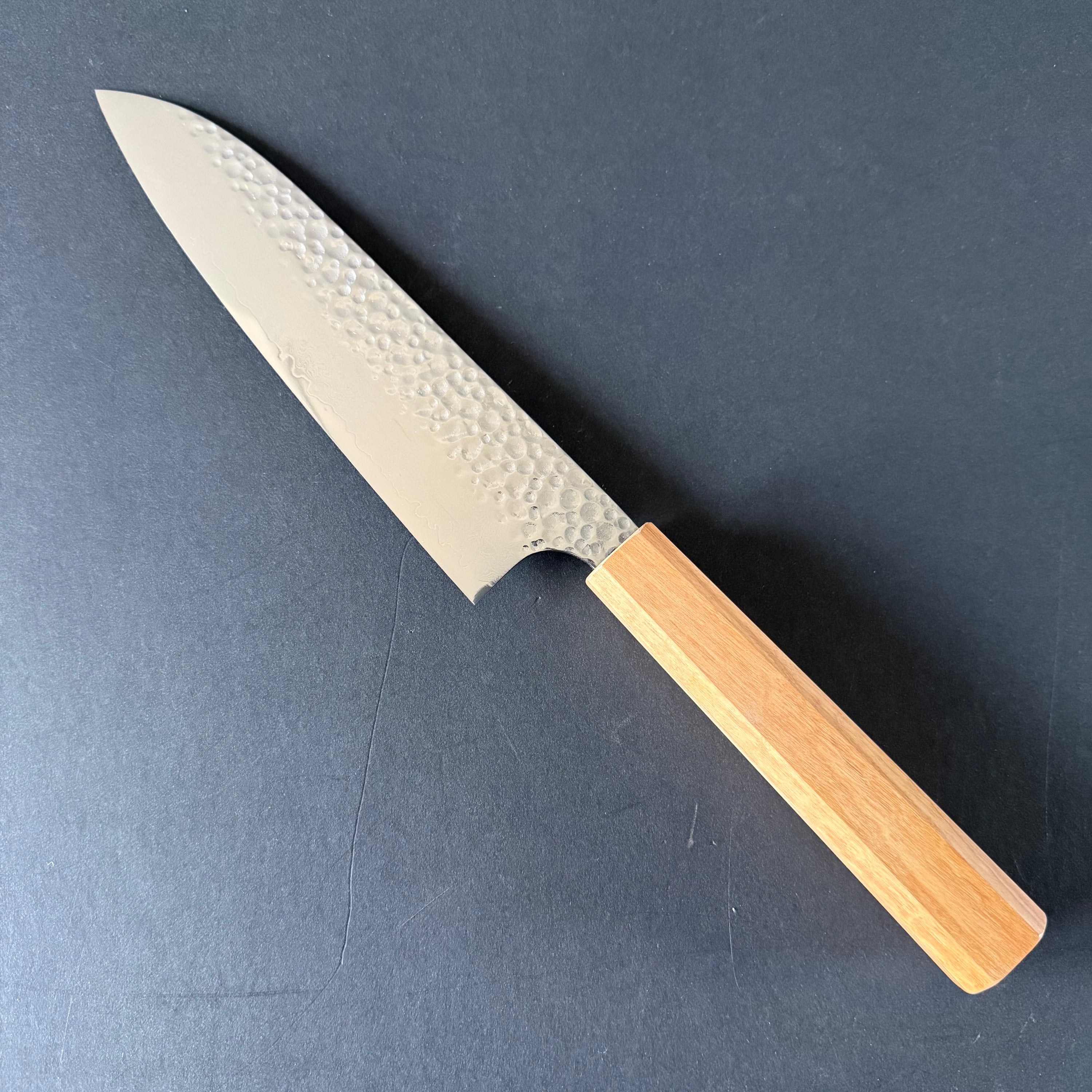 Santoku knife, VG10, Tsuchime Damascus finish - Taka range