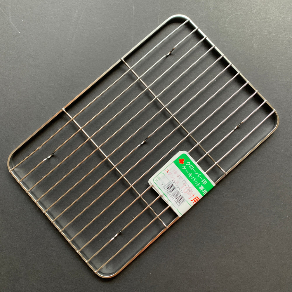 Wire racks for trays