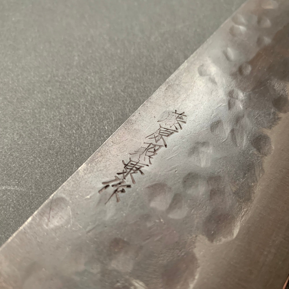 
            
                Load image into Gallery viewer, Santoku knife, Aogami super with stainless steel cladding, Tsuchime Kurouchi finish, Denka range, Western handle - Fujiwara
            
        