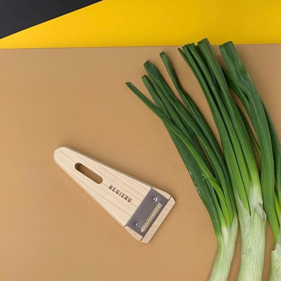 Wooden spring onion cutter - Kitchen Provisions